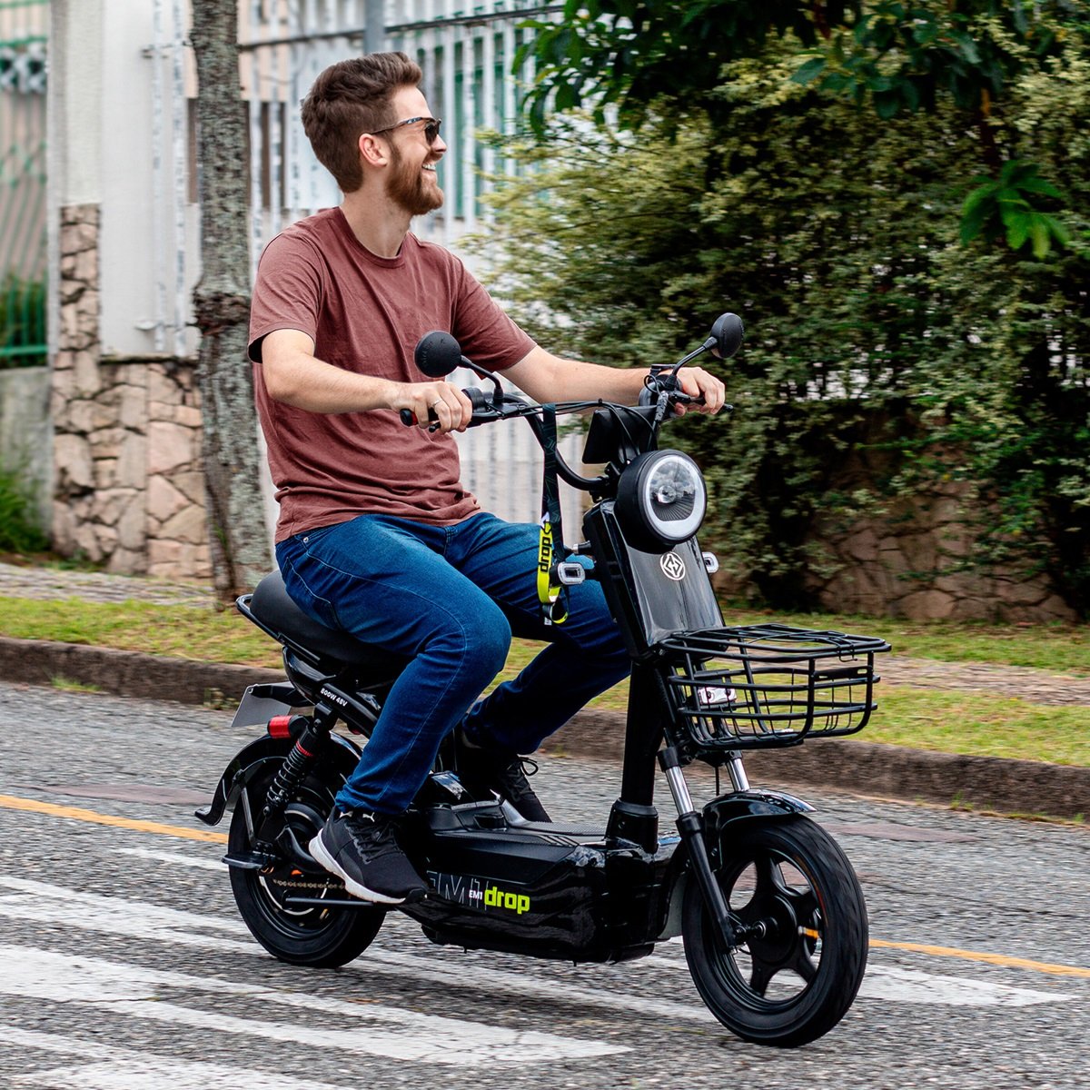 Scooter El&eacute;trica EM1 800W 48V 12Ah Drop Pist&atilde;o Shop